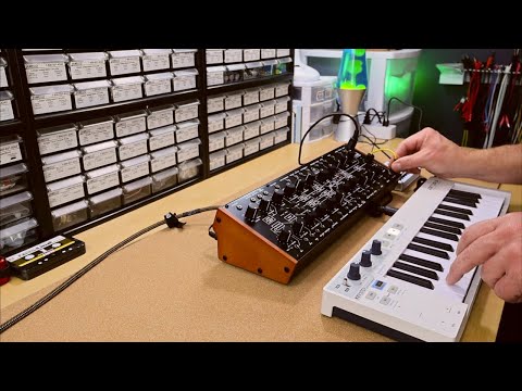 Behringer Kobol Expander Unboxing and Jam