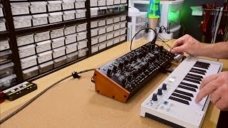 Video thumbnail for Behringer Kobol Expander Unboxing and Jam by fertilesound