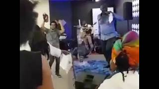 Everybody looku by daddy Sammie okposo