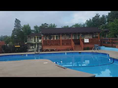 Best hotel cabin vacation rental in Asheville Mountaineer Inn hotel local mover approved I'm listeni