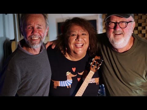 Ukulele James - Massiel Barros-Torning