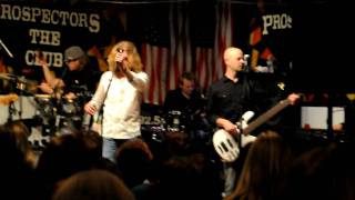 Bucky Covington Hold a Woman