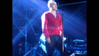 Morrissey - Kick the bride down the aisle live in Rome (Oct. 14, 2014)