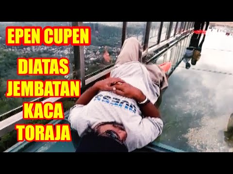 epen-cupen-diatas-jembatan-kaca-toraja