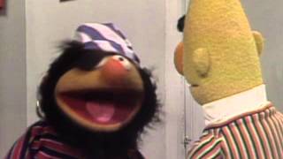 Sesame Street: Ernie's Disguises