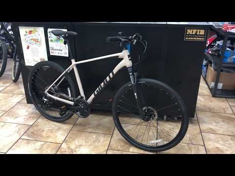 2020 Giant Roam 4 @middletowncycling