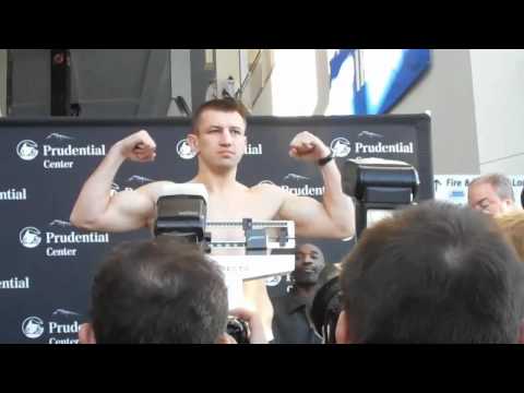 Tomasz Adamek & Vinny Maddalone Weigh-In 12/8/10