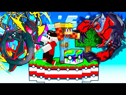 I'm Surviving on a Legendary Pokémon Block in Minecraft - ITA