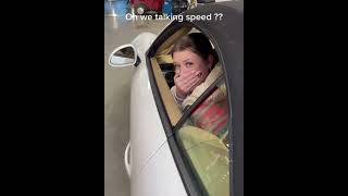 女さん、ポルシェ販売店でとんでもないミスを犯してしまう [TikTok]