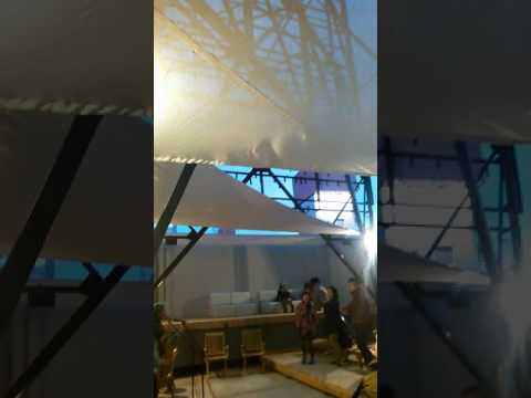 voile-d'ombrage-terrasse-bois-piscine-chaise-longues