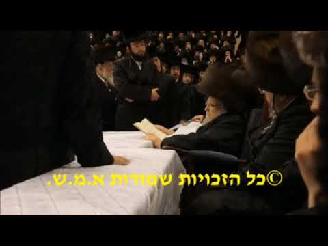 Belzer Bochrim From Chutz La'aretz Passing By The Rebbe Before Returning Home - Pesach 5782