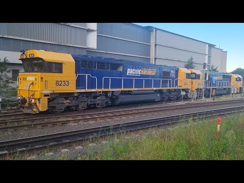 27/10/22 9839 passing Marrickville Junction