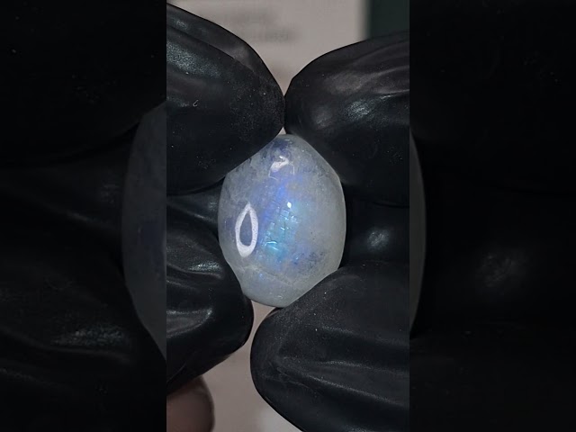 حجر القمر الطبيعي مفحوص و موثق بشهادة مختبر