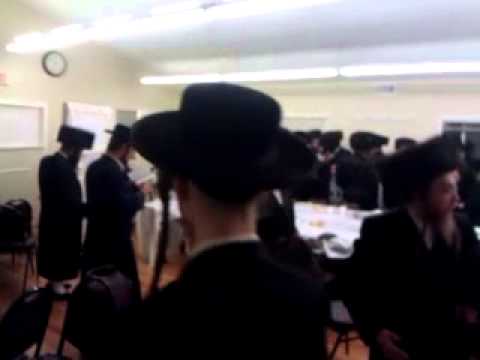 Toldos Aharon Rebbe in Woodbourne