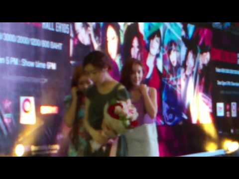 120602 T-ARA leaving stage @ BKK press con