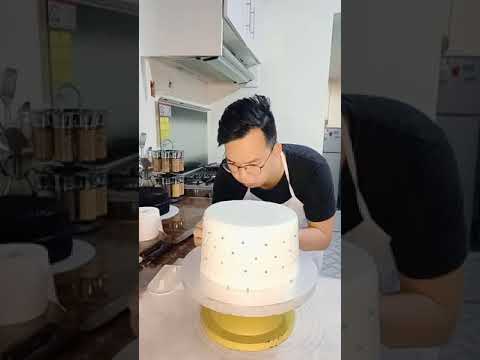 The Way I Cover and Decorate A Cake using Fondant!!!