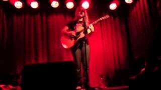 Jenny Owen Youngs vid 8 Bricks