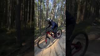Download lagu Kona drop @MaxKeinhorst @BigO-n4p #mountainbikejumps #mtbjumps #viral #mtb mp3