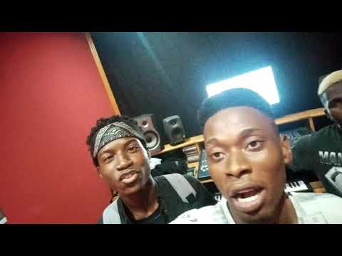 Dj kalisboy,Paulo dubay e Marcos Robem a prepararem uma música nova