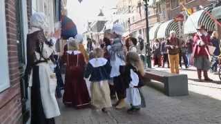 Geuzenkinderen zingen en dansen op 1april 2015