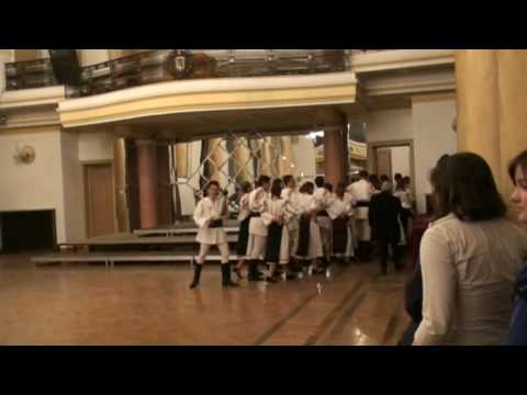 Ansamblul Romanasul Brasov - iesire din scena