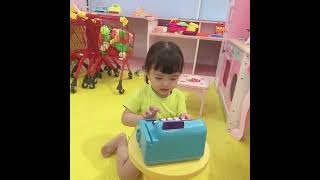 Bé Min làm nhân viên thu nhân siêu thị #khuvuichoigiaitri #cute #funny