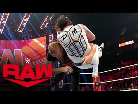 Edge accidently Spears Dominik while repelling a Judgment Day attack: Raw, Aug. 1, 2022