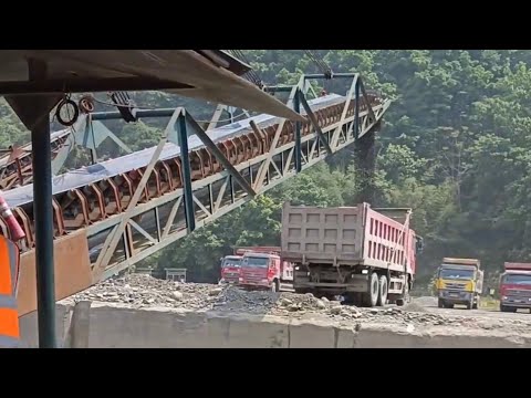 Today we unload 2800 tons of crushed stone !  Daily work on barge