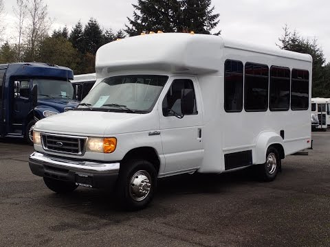 2006 Starcraft 9 Passengers & 2 Wheelchairs - S07131