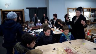 Деца от две смолянски училища майсториха коледни играчки