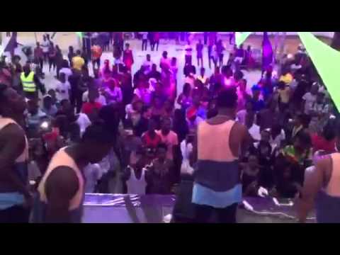 Os Fechar em Festa de Delcio Ferreira