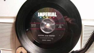 Smiley Lewis - Rootin' and tootin'