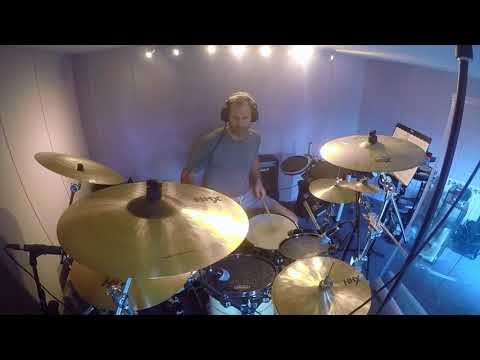 ICEBERG   Wills and the Willings ft. Petr Cech