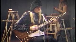 Johnny Winter- "Rock and Roll, Hoochie Koo" Backstage Jam 1971 (Reelin' In The Years Archive)