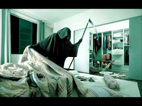 Bajo El Sepelio - En La Calle Uno Aprende