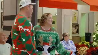 CHRISTMAS CAROLING Part 2: WONDER OF THE SEAS Royal Promenade HOLIDAY MAGIC! (Royal Caribbean)