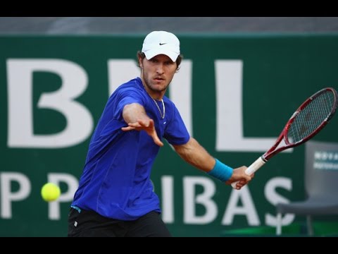 Mischa Zverev - awesome smash passing shot against Roger Federer
