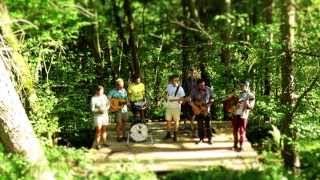 Cocos Lovers - 'Hollow Is The Ground' - Live In The Woods