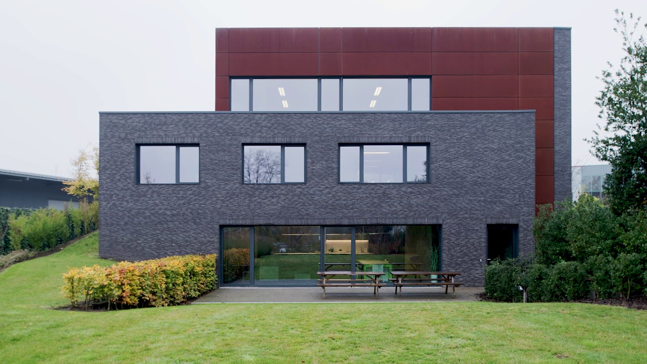 ENERGIEZUING KANTOOR MET SMALLE RAAMPROFIELEN