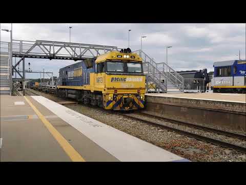 NR73 leading 3NY3 through Goulburn station Nov 27 2018.