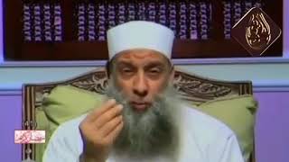 صورة هل يجوز وضع جريدة او أشجار على المقابر لتخفيف العذاب على الميت؟|  للشيخ الحويني