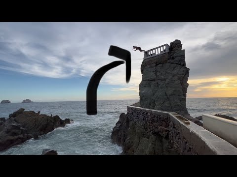 Diver jumps in bad weather | Mazatlán, Sinaloa, Mexico