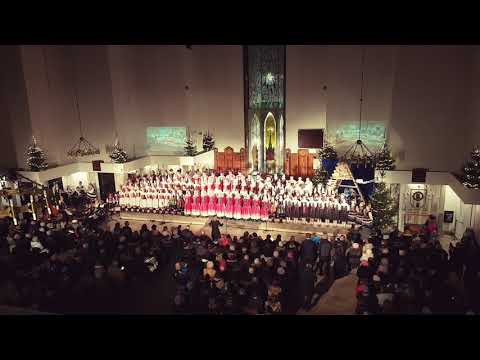 Kaniorowcyu św Rodziny - Narodził się w stajni