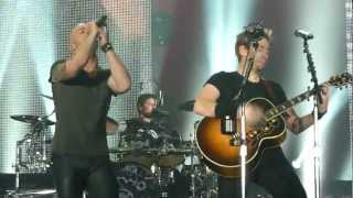 Nickelback ft. Chris Daughtry - Rockstar (Live - Manchester Arena, UK, 2012)