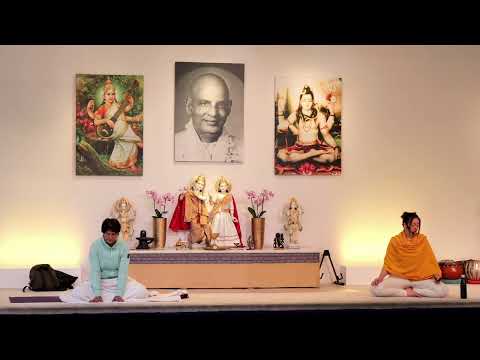 Yogastunde Mittelstufe "meditatives Halten" mit Sarada - Yoga Vidya Live, 20.04.2022, 16:15 Uhr