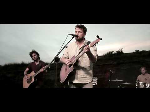 Luna Amară - Roșu aprins // live @ Backyard Acoustic Season // Oradea