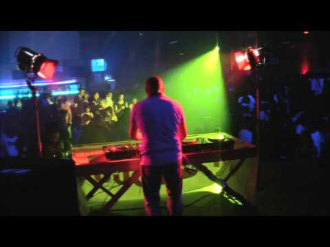 Chris Kaeser & Thomas Gold 2/2 @ Le Titan, Lyon (FR) / Chris Kaeser playing The Rhythm Of The Beat