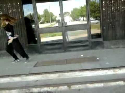 Tantsu autor DIANA JA SAARA.Koit Toome:DIANA ,Prillidega tibi:SAARA JA Rezisöör:MERILY