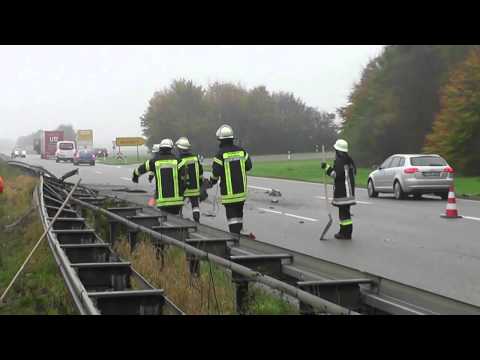 Lastwagenfahrer rammt auf B2 Mittelleitplanke