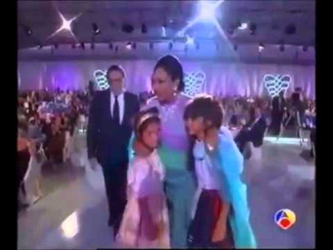 ELENA FURIASE con sus abuelos LOLA FLORES Y EL PESCAILLA